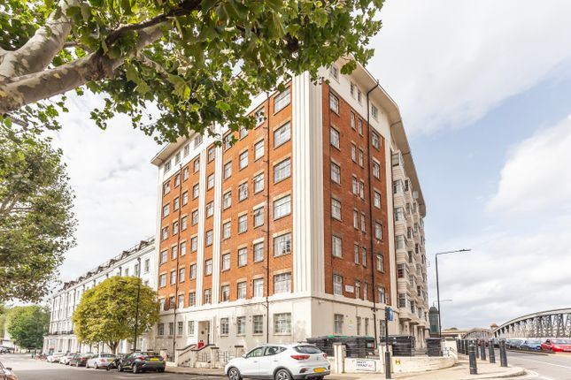 Flat for sale in Westbourne Court, London