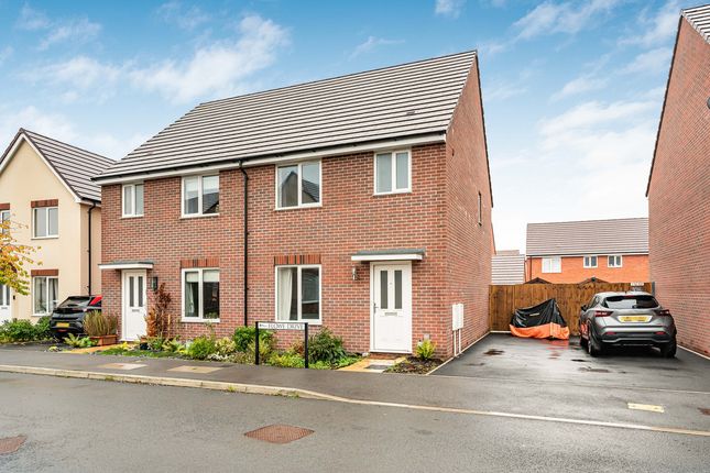 2-bed semi-detached on Flowe Drive, Wantage, £340,000