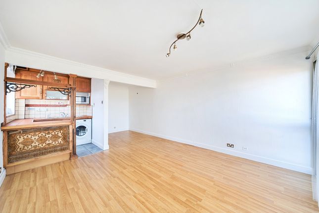 20,, Shirley Heights, Wallington photo 2