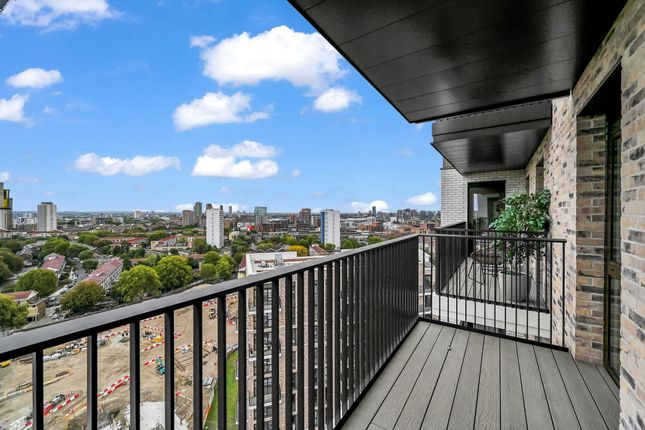 Flat 1605 Bow View Apartments, London photo 2