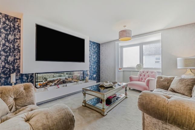 100, Crompton Way, Ogmore-By-Sea photo 3