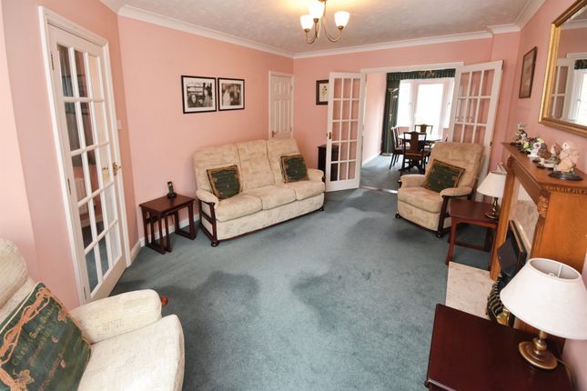 14, Wood Way, Braintree photo 2