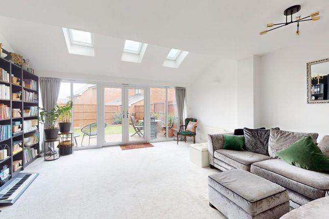 11, Marlowe Close, Gravesend photo 2