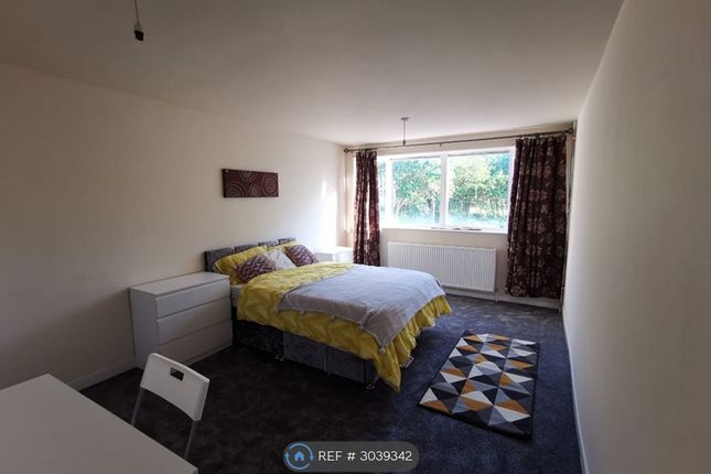 Handforth Lane, Halton Lodge, Runcorn photo 2