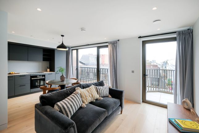 Thumbnail Flat to rent in Ganton Street, London, Greater London