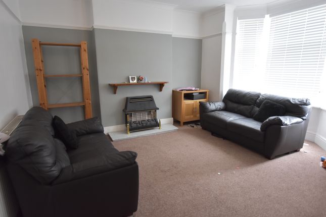 Thumbnail Flat to rent in Dunlop Avenue, Lenton, Nottingham