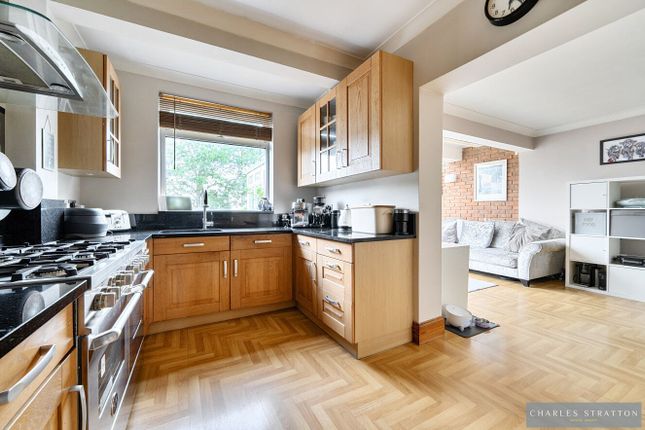 55 Netherpark Drive, Romford photo 4