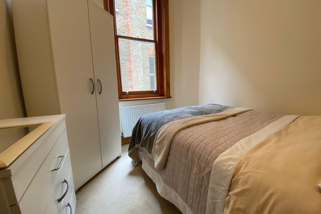Room to rent in Elgin Avenue, London