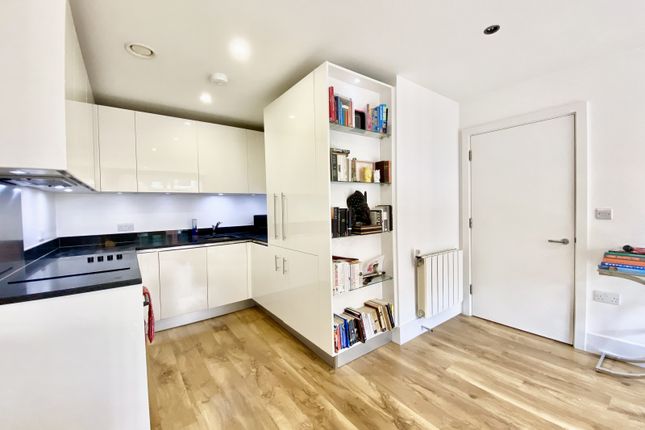 Flat for sale in Warehouse Court, Woolwich, London