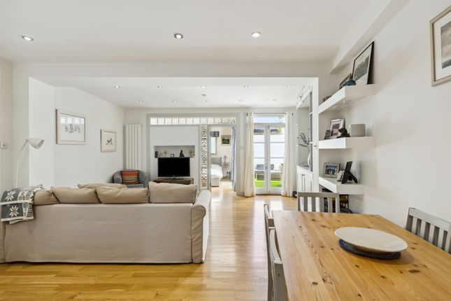 Flat for sale in Herndon Road, Wandsworth