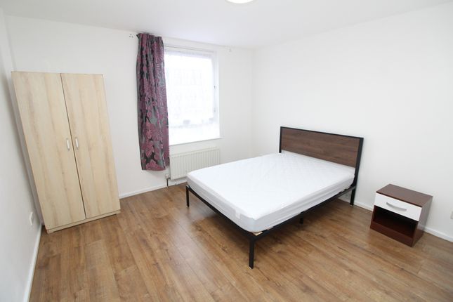 Thumbnail Flat to rent in College Park Close, London