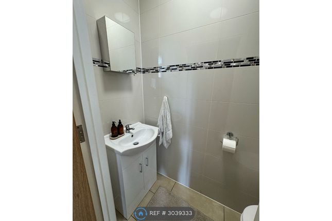 EG Lewis Grove, London photo 5