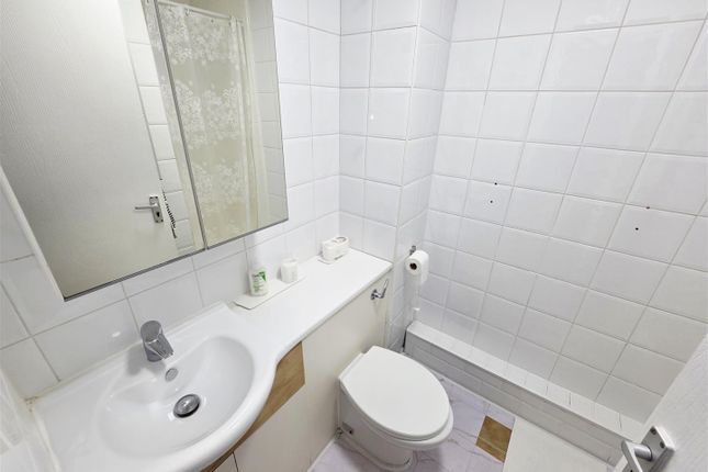 12, Rabournmead Drive, Northolt photo 5