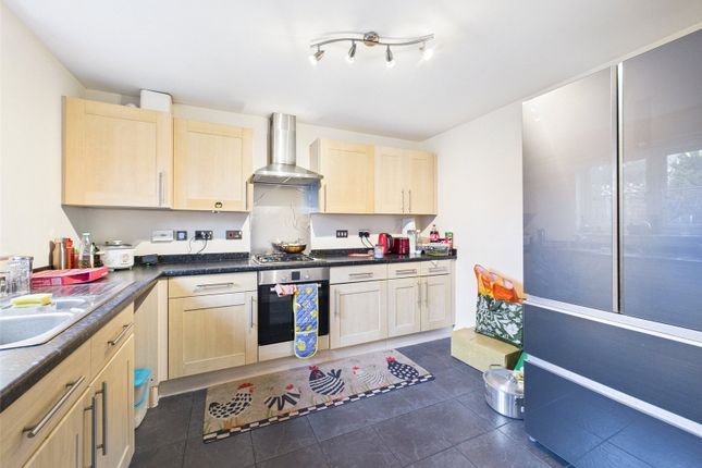 38, Holbeach Drive, Quedgeley photo 3