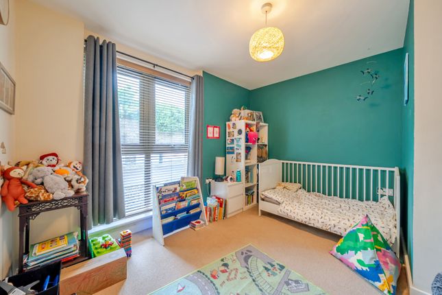 Flat 33 Aura Court, 163, Peckham Rye, London photo 4