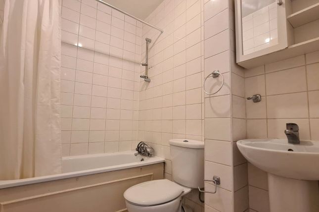 Flat 4, 83, High Road, WILLESDEN photo 5