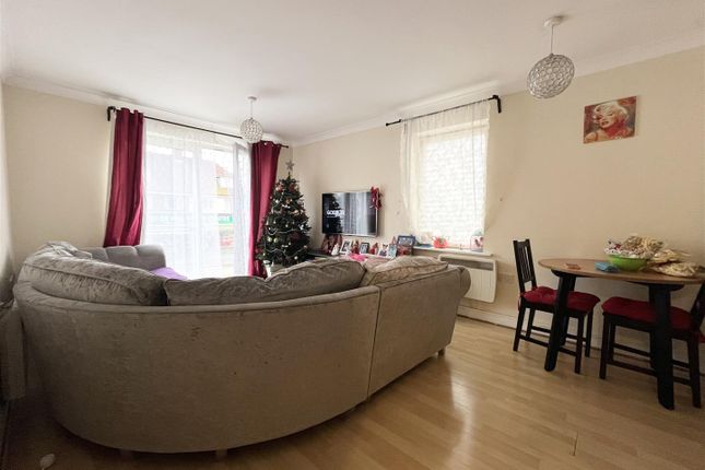 29 Harkness Court, Cleeve Way, Sutton photo 2