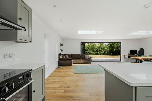 Lime Tree House,, Kent End, Swindon photo 4
