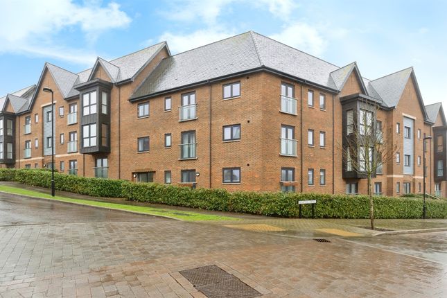 Flat for sale in Craftmans Crescent, Burgess Hill