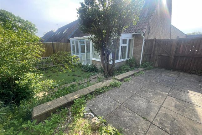 20, Robins Court, Chard photo 4