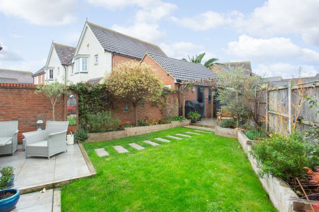 25, Pochard Crescent, Kent photo 4