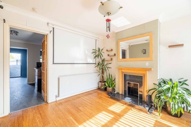 47, Salt Hill Way, Slough photo 3
