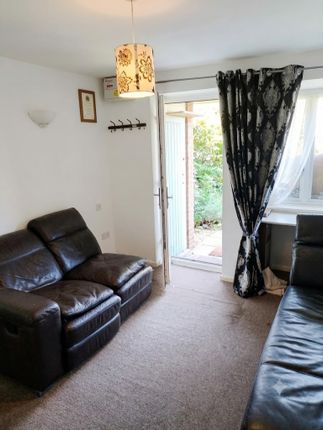 21 , Beaulieu Cl, Hounslow photo 5