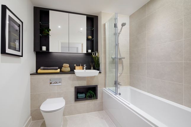 Flat for sale in "Waterway Apartments" at Nestles Avenue, Hayes