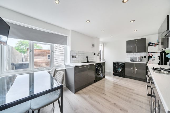 906, Falcon Court, Powys photo 3