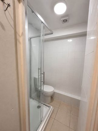 2, Winchester Close, London photo 4