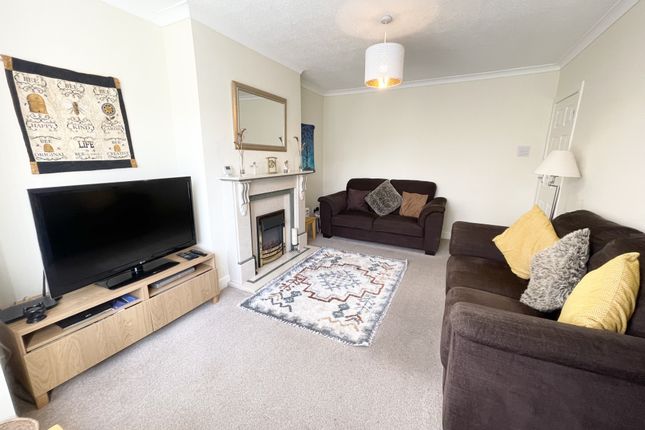 83, Waring Drive, Thornton photo 2