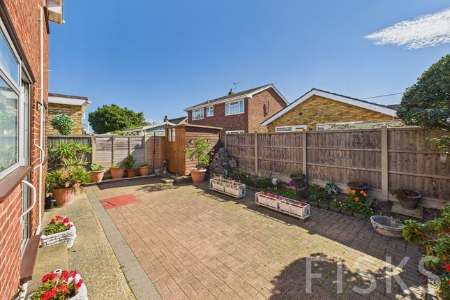 37, Waarem Avenue, Canvey Island photo 4