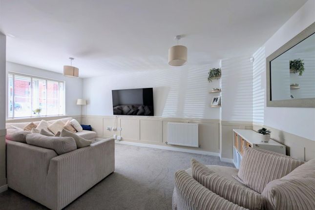7, Sowthistle Drive, Gloucester photo 2