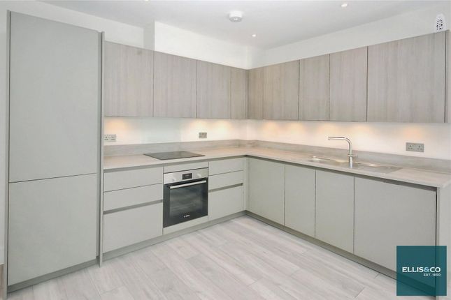 Flat 12, 66, Woodside Park Road, London photo 2
