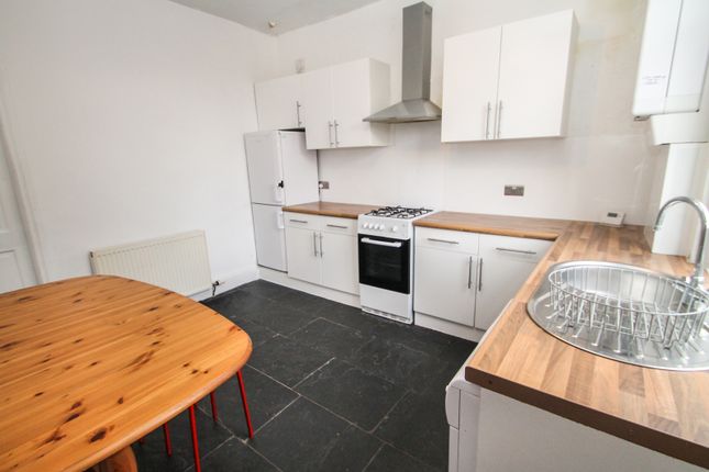 8, Athlone Grove, West Yorkshire photo 3