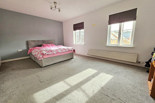 Town house for sale in North Lodge Drive, Papworth Everard, Cambridge