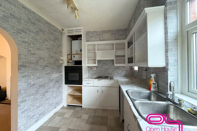 470, Crompton Way, Bolton photo 3