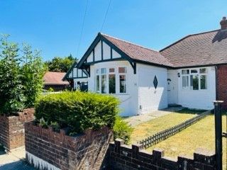16, Humberstone Close, Luton photo 2