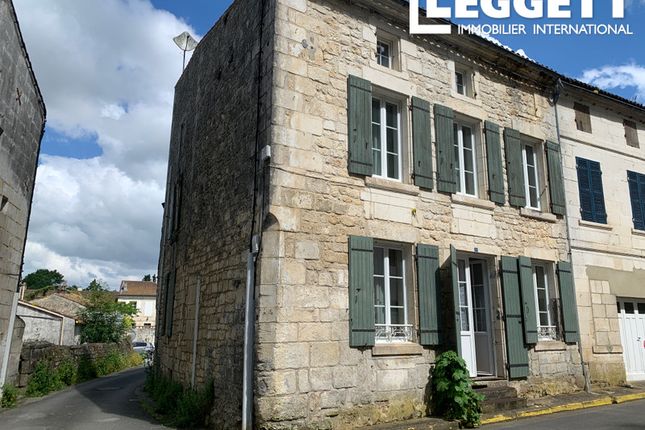 Thumbnail Villa for sale in Taillebourg, Charente-Maritime, Nouvelle-Aquitaine