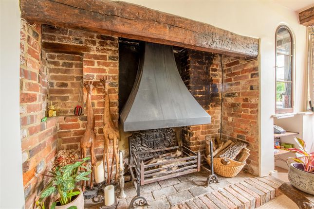 Mytten Cottage, Mytten Twitten, High Street, Haywards Heath photo 4