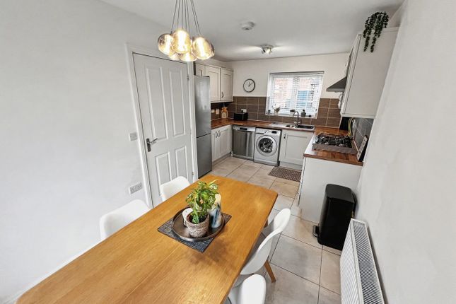 2, Tarry Close, Leicester photo 3