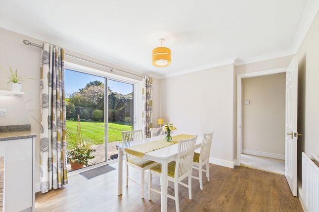 11, Fox Lea, Worthing photo 3