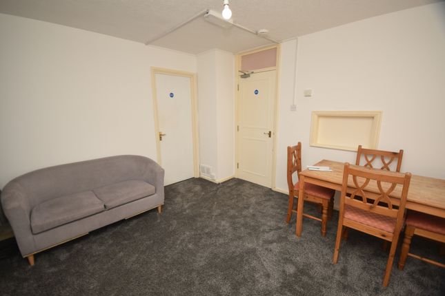 73, De Havilland Close, Hatfield photo 5