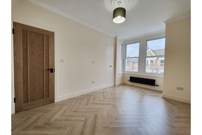 Maisonette for sale in Coleraine Road, London