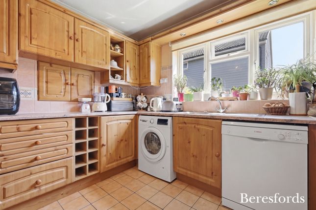 40, Rayfield Close, Dunmow photo 3