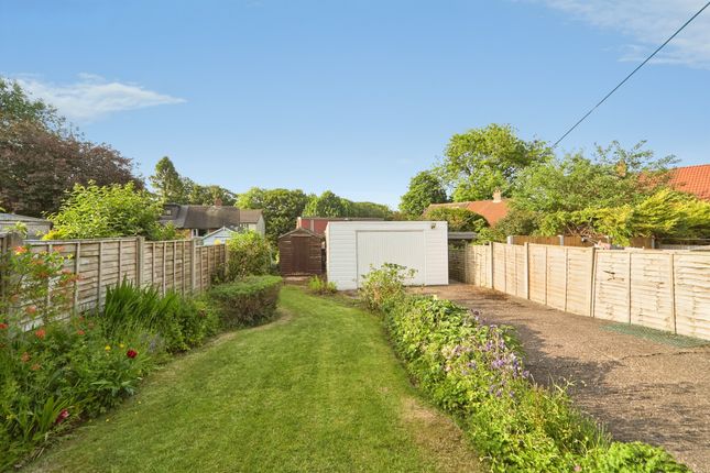 25, West Park Close, Leeds photo 4