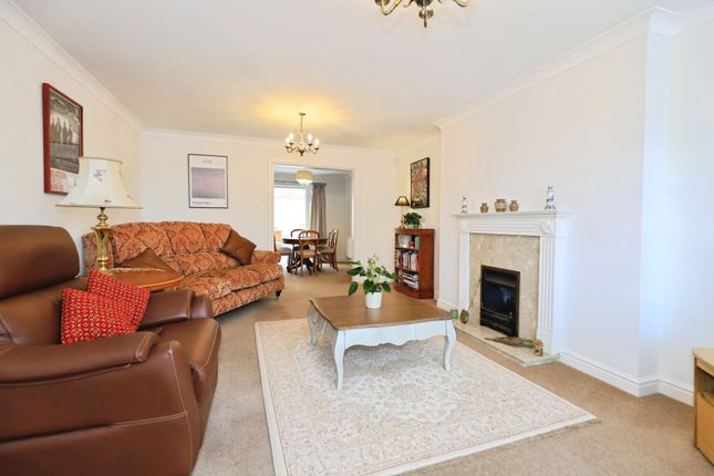 52, Waresley Park, Kidderminster photo 4