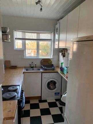16, West Lodge Court, London photo 2