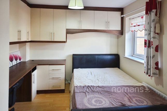 Room 6, 49, Earls Lane, Slough photo 3