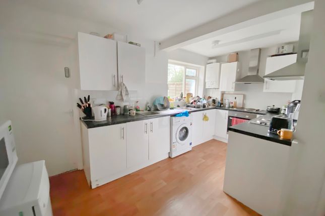 Shared accommodation to rent in Horwood Close, Oxford